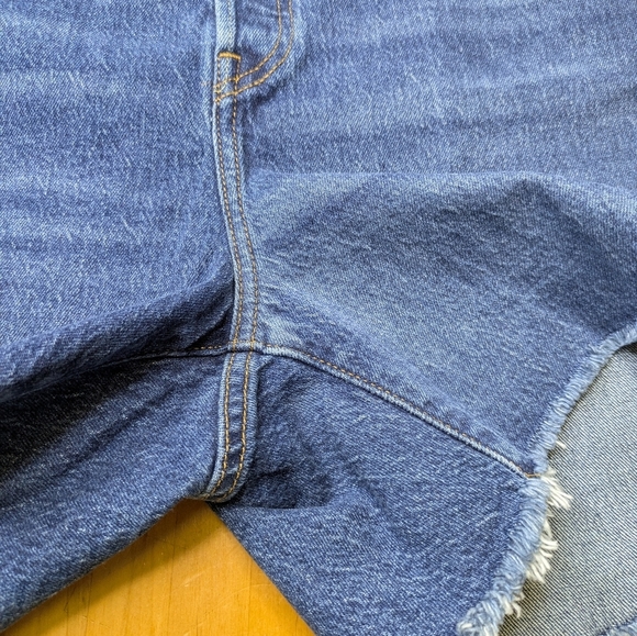 Levi's 501 Denim Shorts Size 18W 5 Button Fly Medium Wash Original Fit - Picture 5 of 8